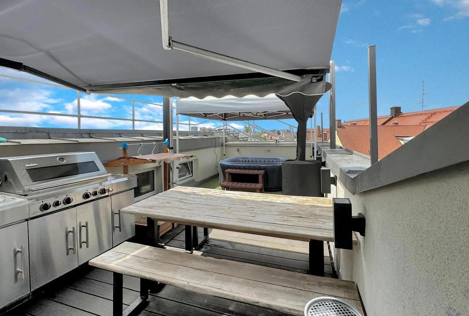 6 Zimmer Maisonette-Penthouse Pool Dachterrasse Luxus Munich Apartment